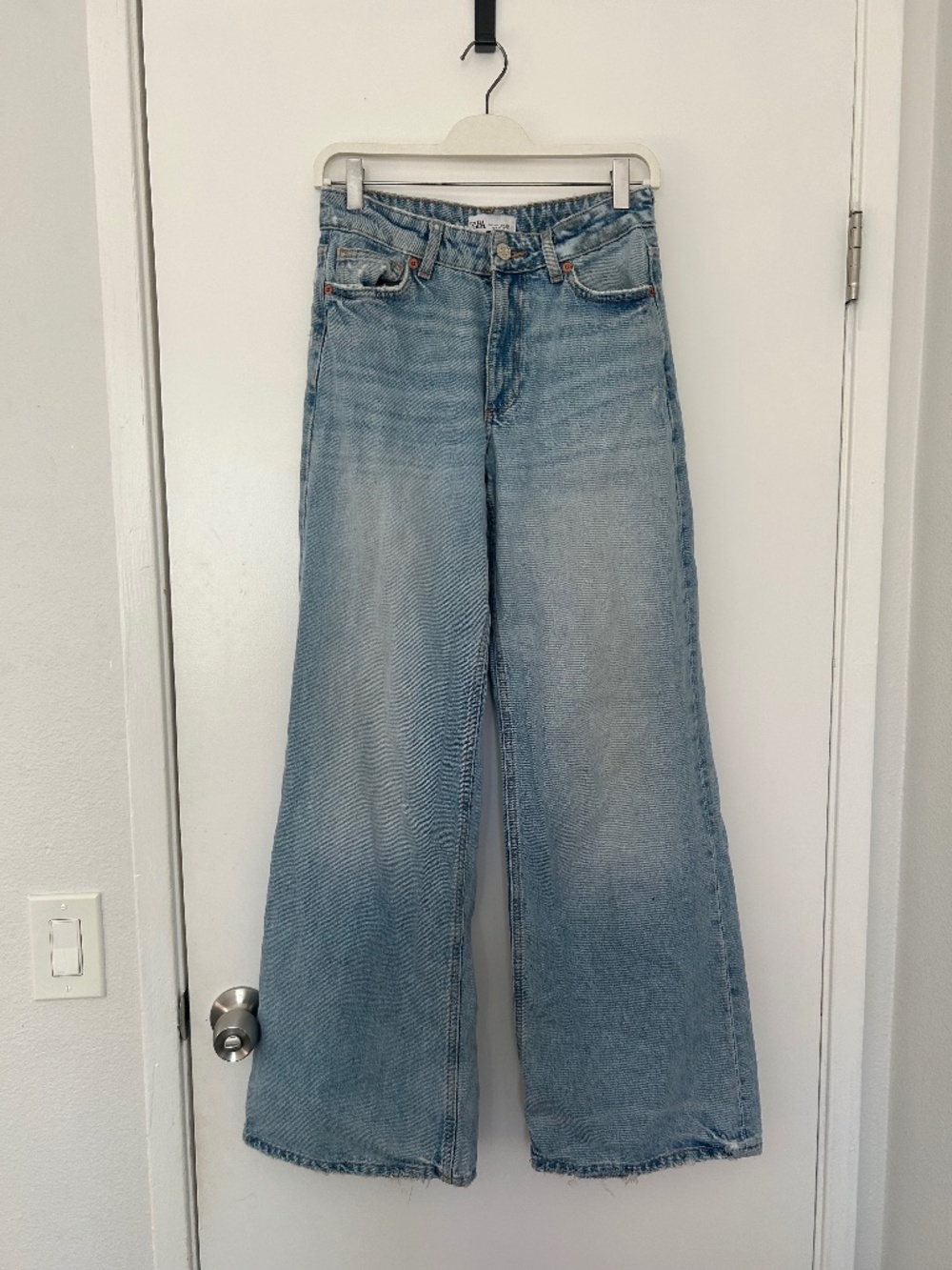 Zara wide leg medium rise jeans size 2
